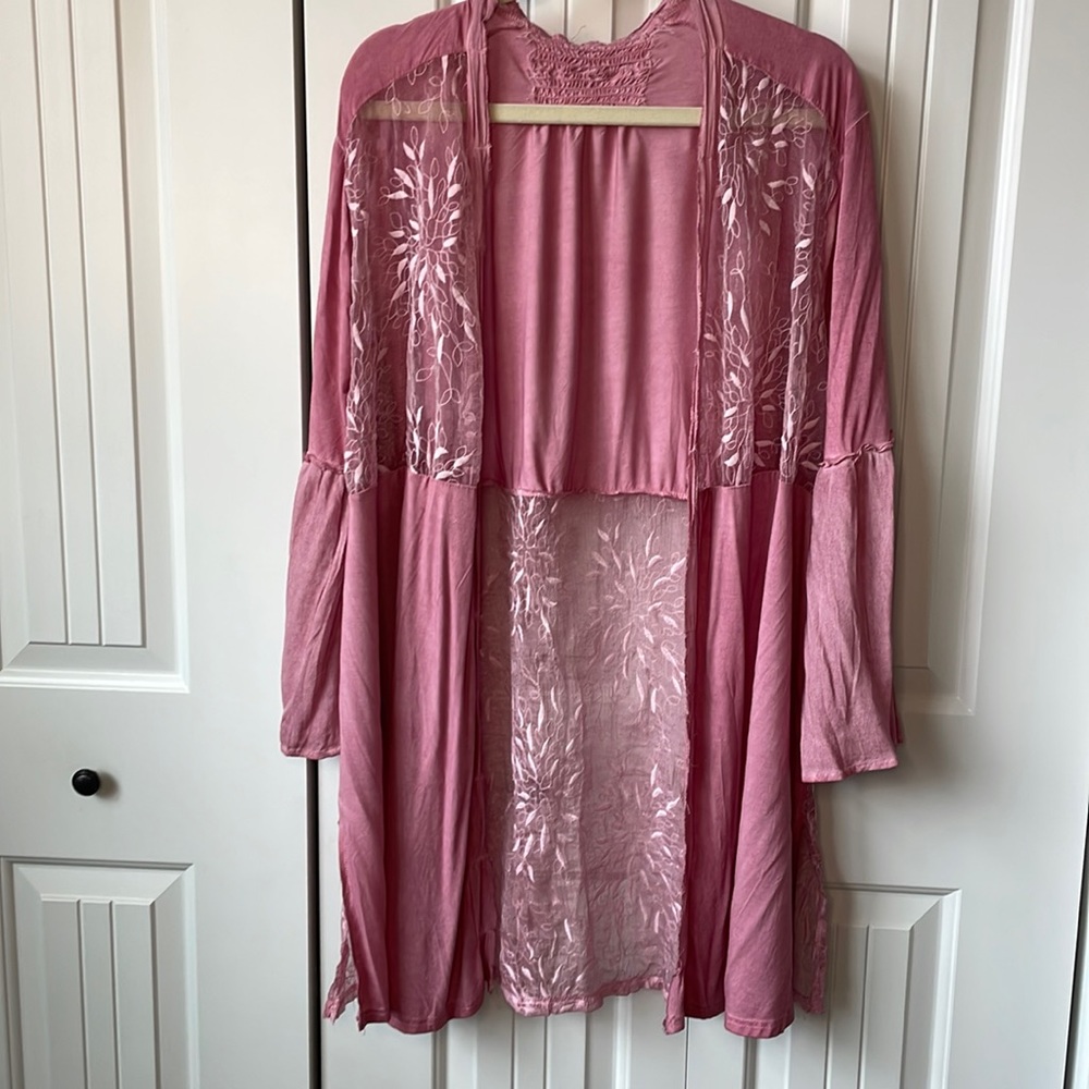 Raw hem embroidered kimono